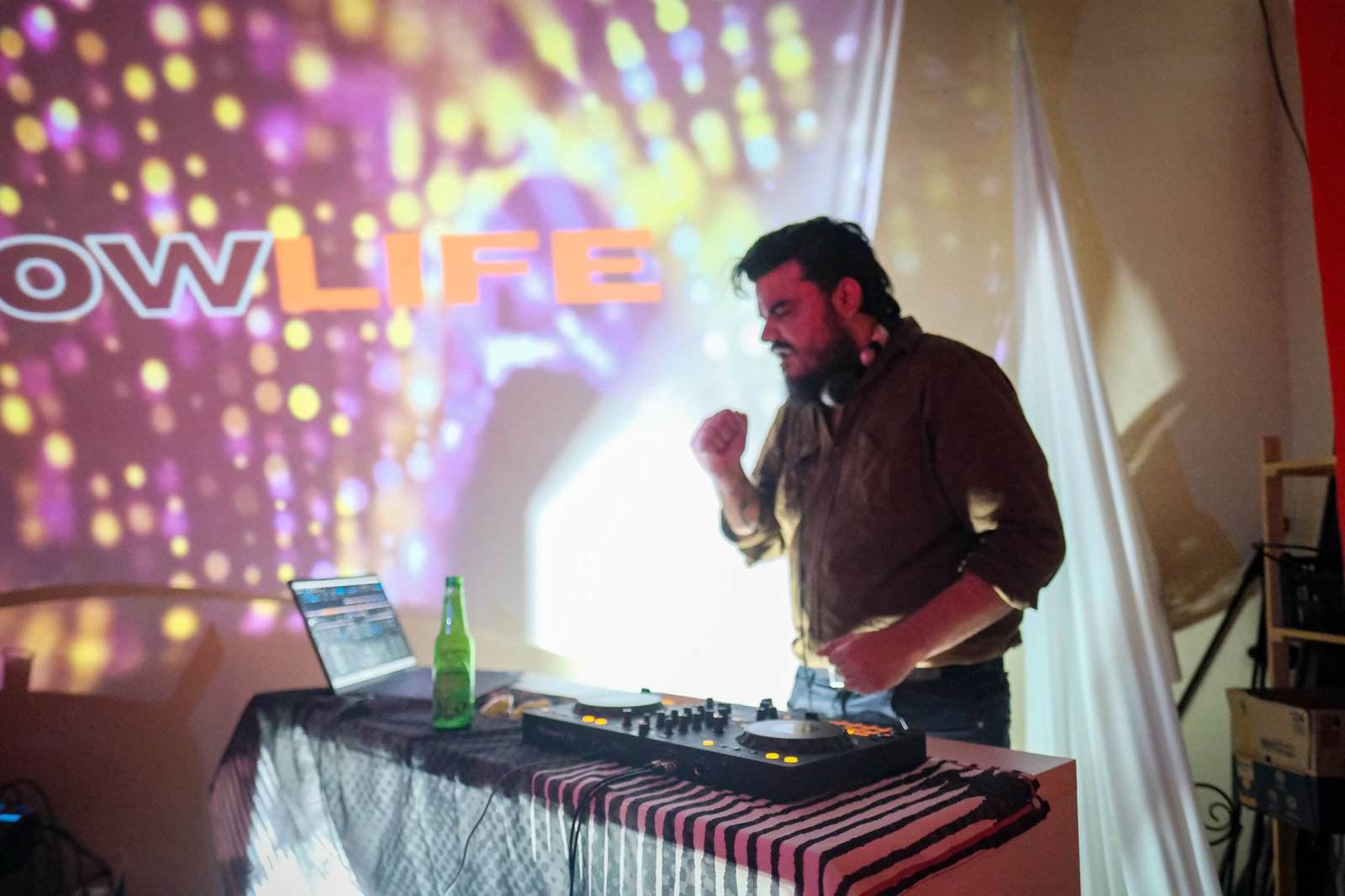 Lowlife promove balada gratuita com DJs e saxofone ao vivo no Centro de Vitória