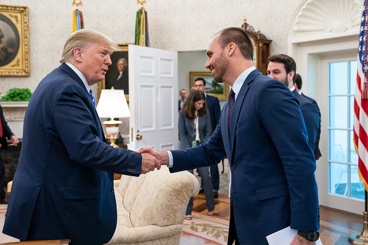 Como chegamos até aqui? A aliança de Eduardo Bolsonaro com Trump que pavimentou o tarifaço