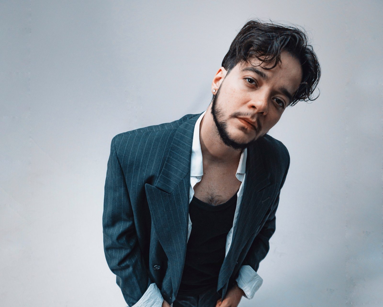 Entrevista: Dan Abranches fala sobre o processo criativo por trás do novo álbum ‘Agridoce’