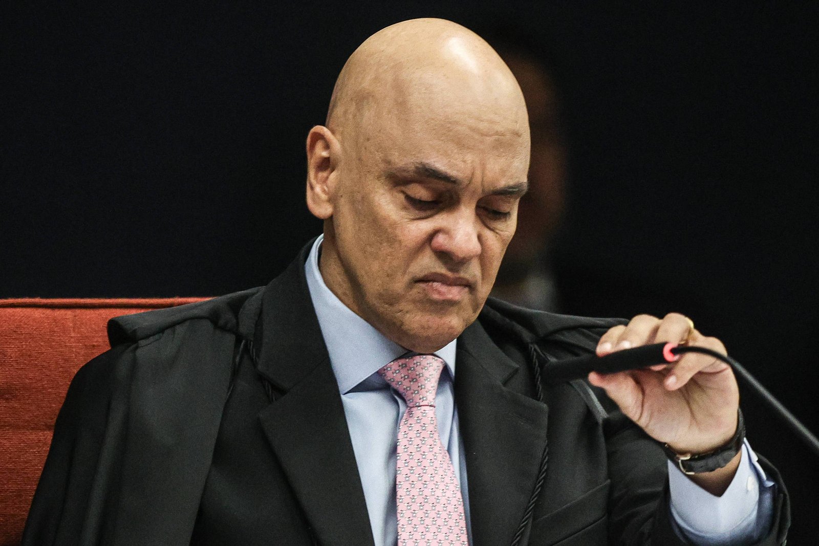 Moraes aponta Bolsonaro como líder de organização criminosa