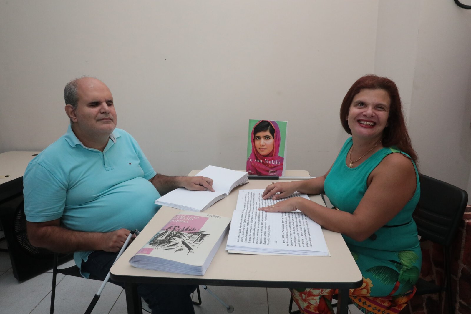 Biblioteca Pública em Cariacica possui acervo com mais de 200 livros em braille