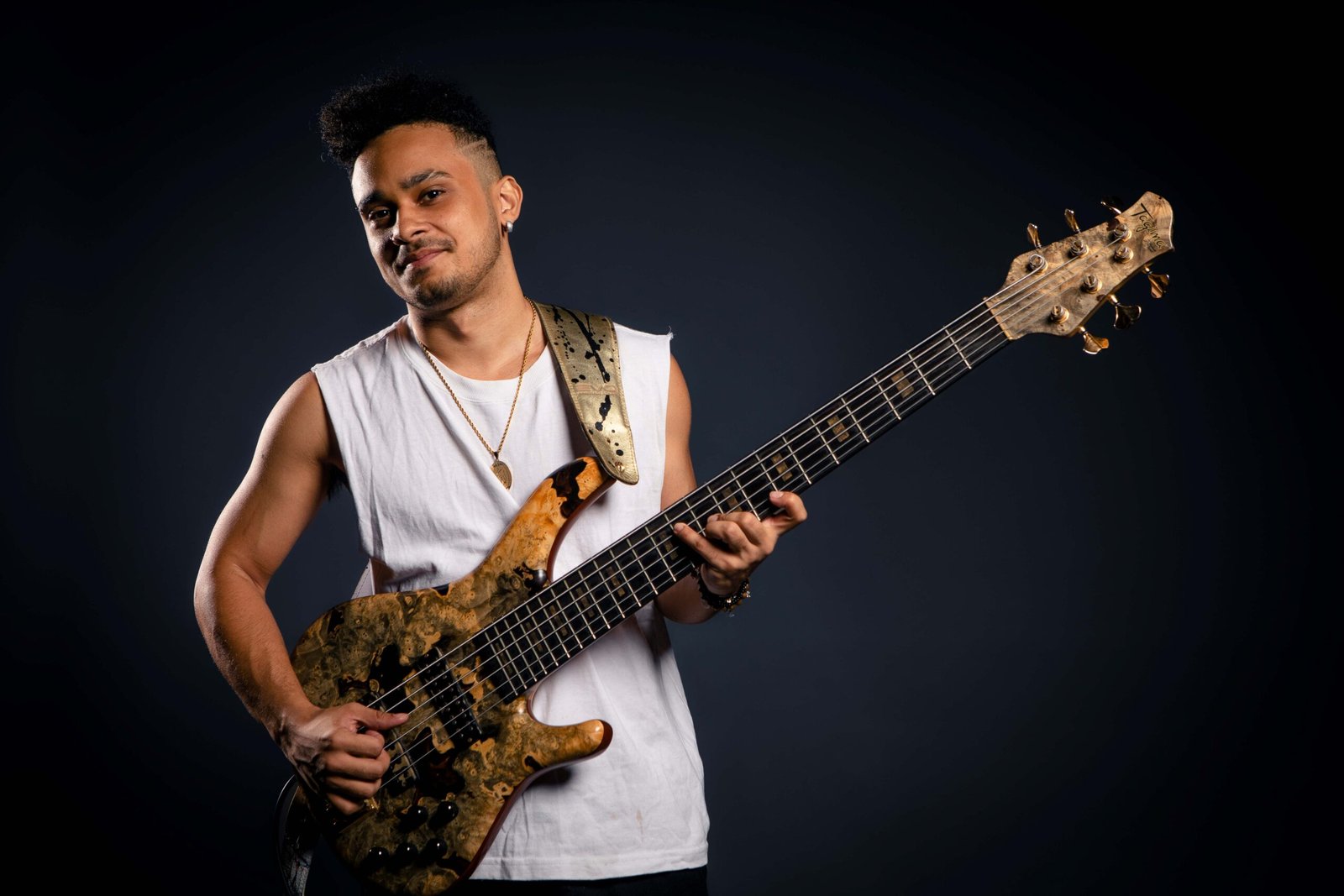 Sensação do contrabaixo, Michael Pipoquinha se apresenta com a Vale Música Jazz Band
