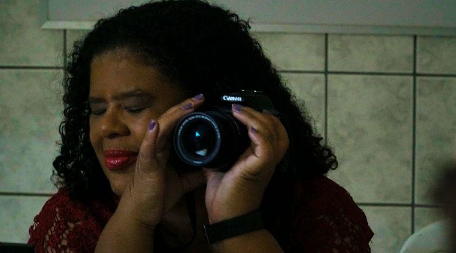 Oficina de fotografia para mulheres com baixa visão abre inscrições em Vila Velha