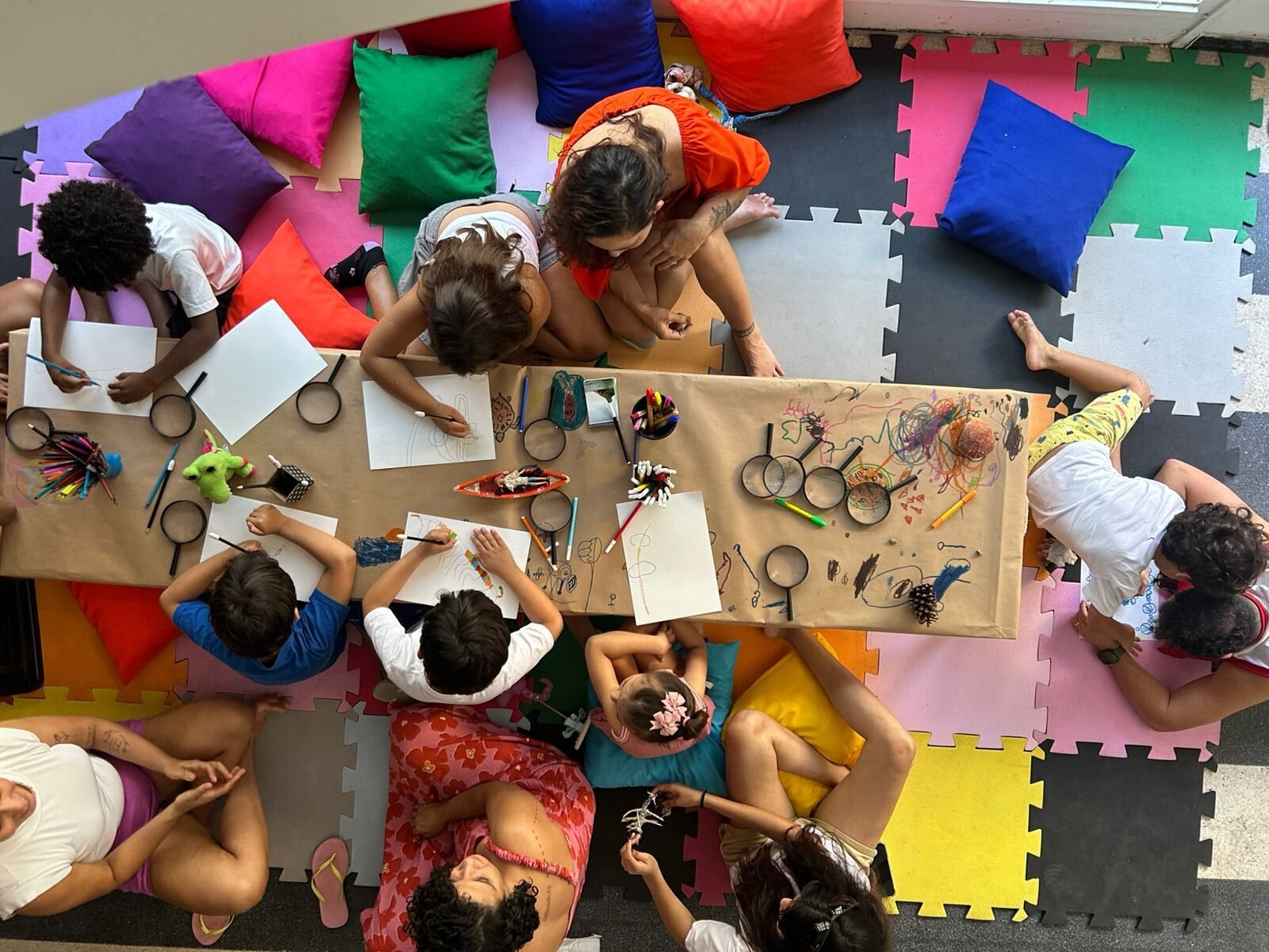 ‘O Pequeno Museu de Grandes Novidades’ aproxima crianças da arte contemporânea