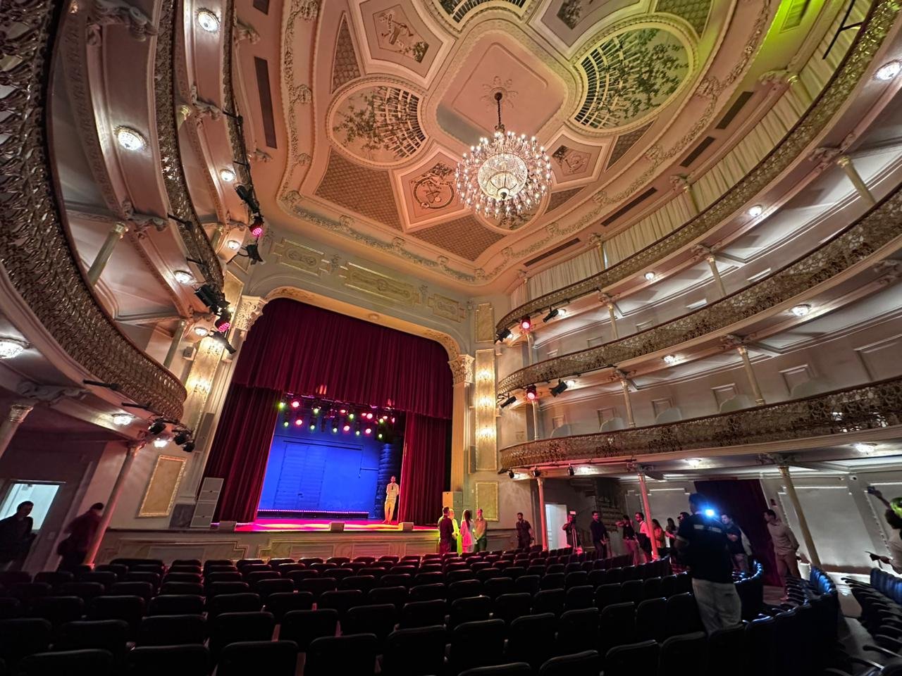 Teatro Carlos Gomes preserva charme original, mas está mais acessível e seguro