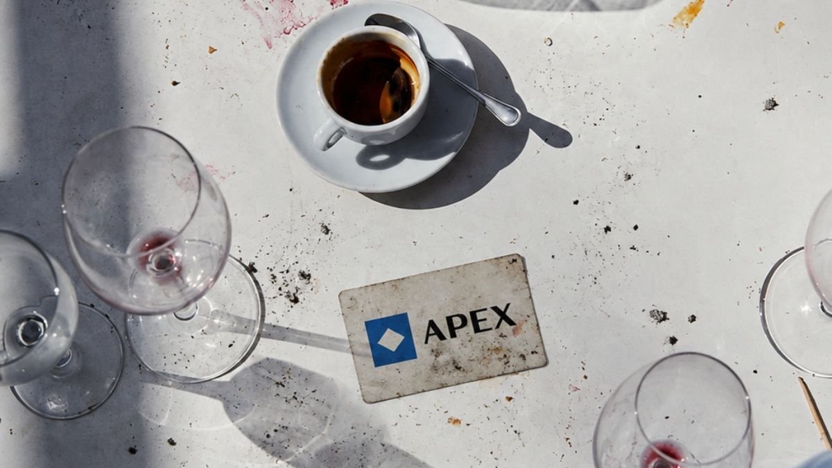 Apex: O silêncio de quem sorria nos eventos