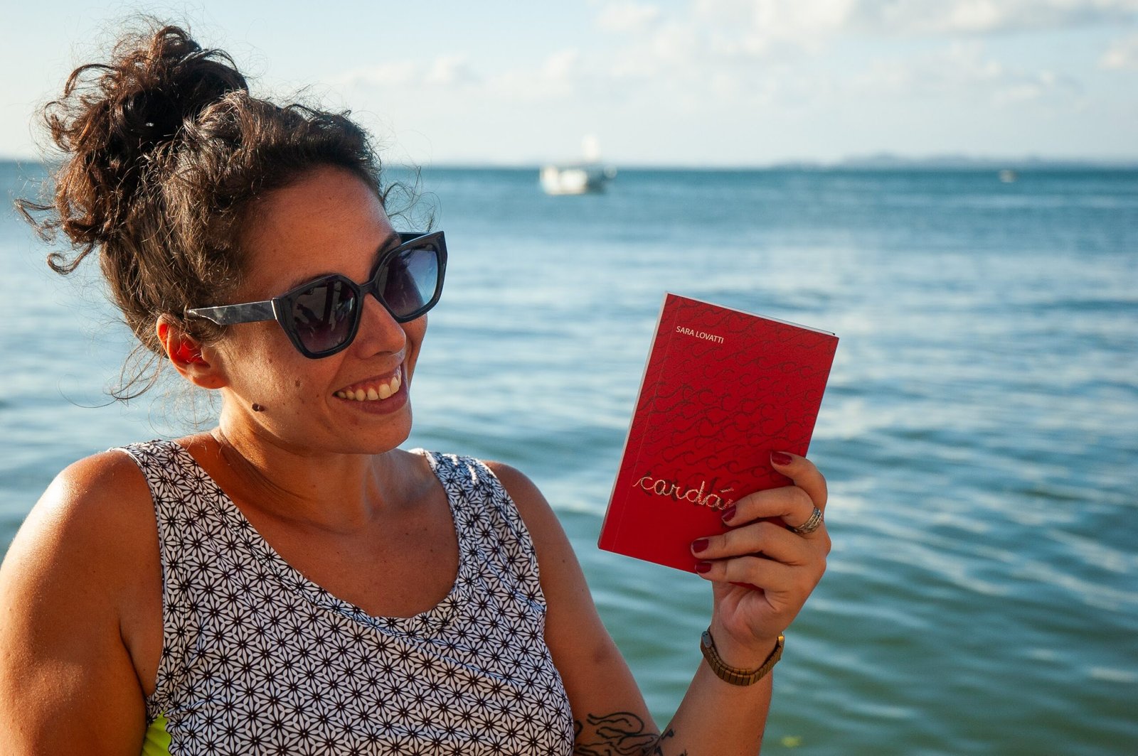 Escritora capixaba Sara Lovatti lança ‘Cardápio’, seu terceiro livro