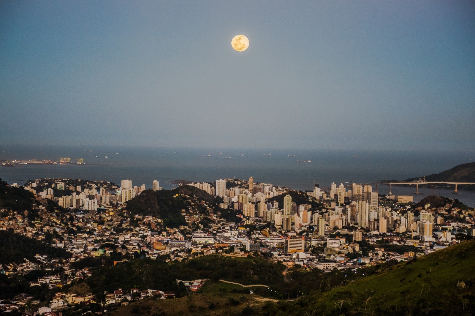 Projeto promove contemplação da lua cheia no Parque da Fonte Grande, em Vitória