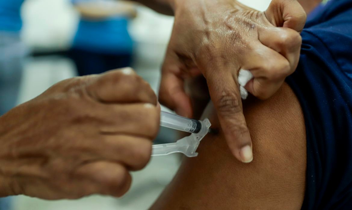 Gestantes do ES poderão se vacinar contra o vírus da bronquiolite neste mês pelo SUS