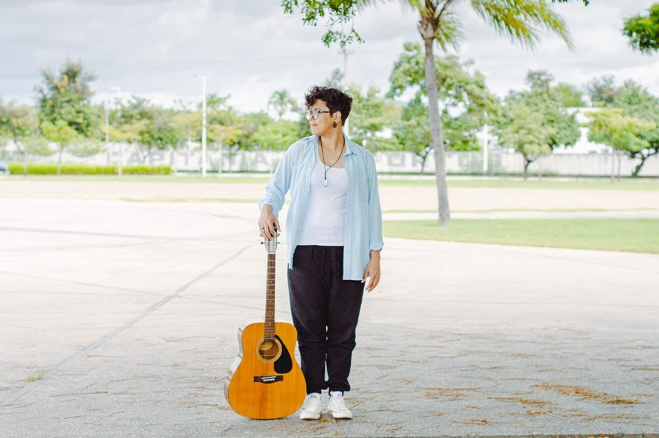 Cantora Shay apresenta show gratuito no Projeto Ensaios, no Espaço Thelema, em Vitória